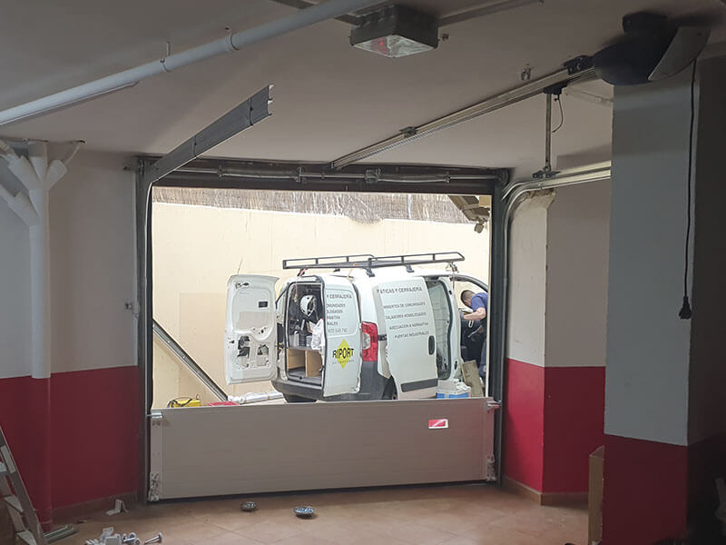 Instalación de una puerta de garaje en Valencia