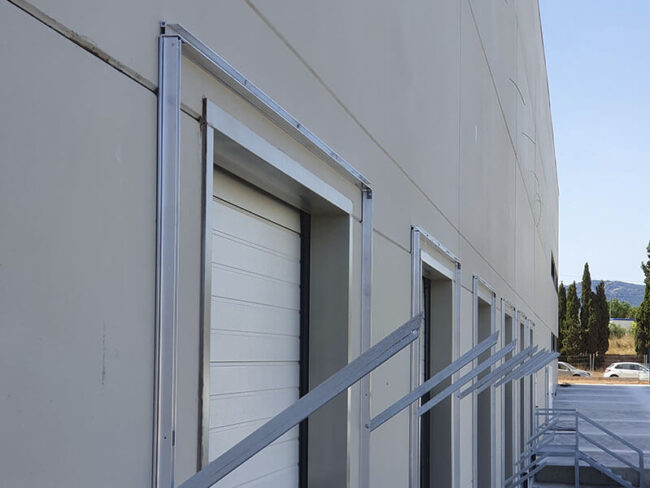 puertas-industriales-exterior-valencia Puertas industriales en muelle de carga