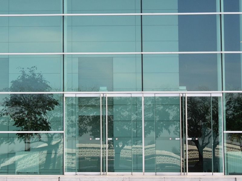 Nuestras puertas automáticas de cristal en Valencia
