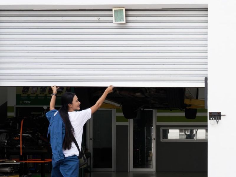 Ventajas de instalar puertas de garaje enrollables en Valencia
